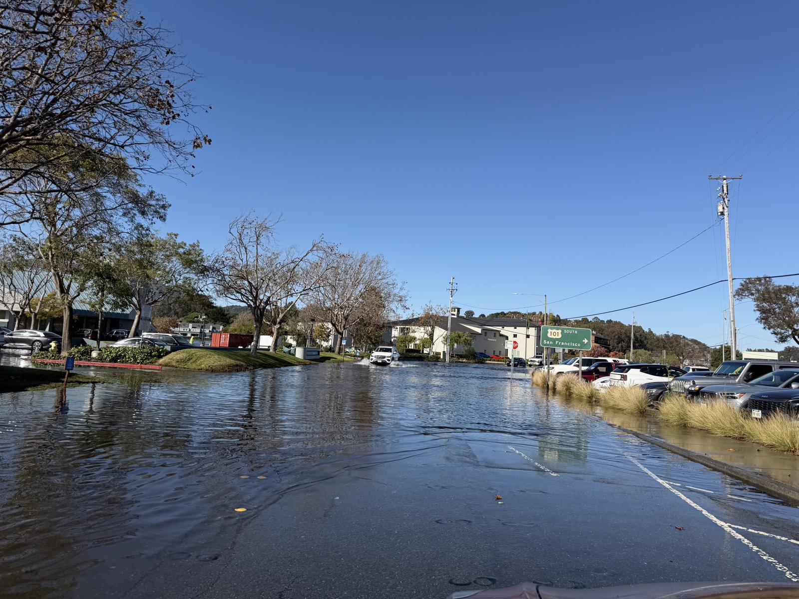 Flooded near Tam Junction, Oct 28, 5.9 ft tide